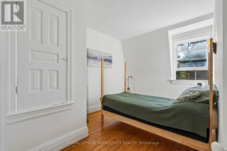 2 WRIGHT AVENUE, Toronto (Roncesvalles), Ontario, M6R1K8