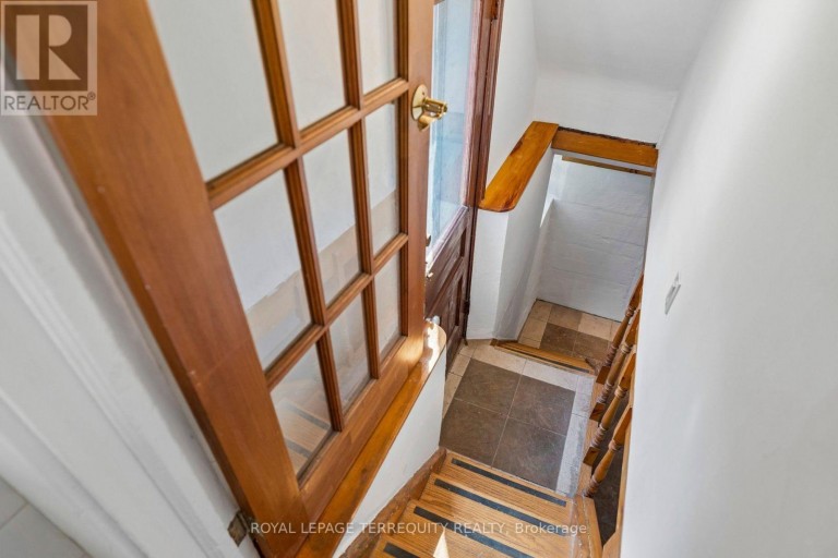 2 WRIGHT AVENUE, Toronto (Roncesvalles), Ontario, M6R1K8