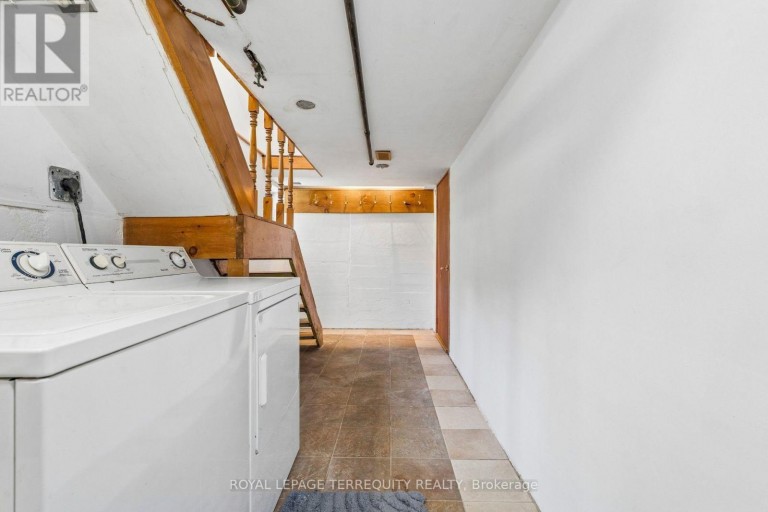 2 WRIGHT AVENUE, Toronto (Roncesvalles), Ontario, M6R1K8