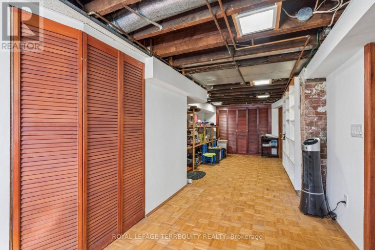 2 WRIGHT AVENUE, Toronto (Roncesvalles), Ontario, M6R1K8
