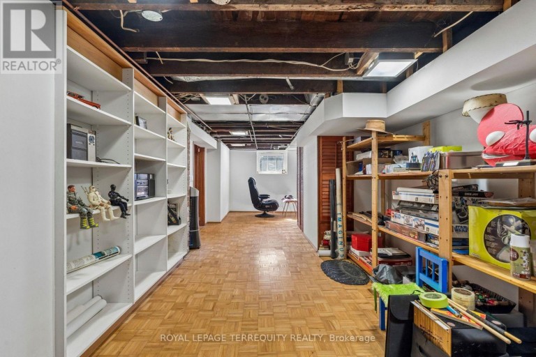 2 WRIGHT AVENUE, Toronto (Roncesvalles), Ontario, M6R1K8