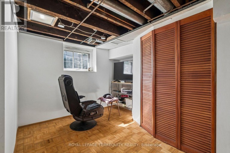 2 WRIGHT AVENUE, Toronto (Roncesvalles), Ontario, M6R1K8