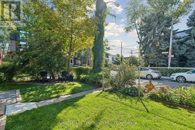 2 WRIGHT AVENUE, Toronto (Roncesvalles), Ontario, M6R1K8
