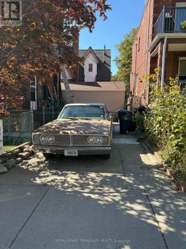 2 WRIGHT AVENUE, Toronto (Roncesvalles), Ontario, M6R1K8