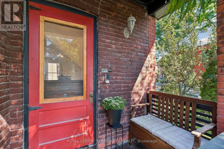 2 WRIGHT AVENUE, Toronto (Roncesvalles), Ontario, M6R1K8
