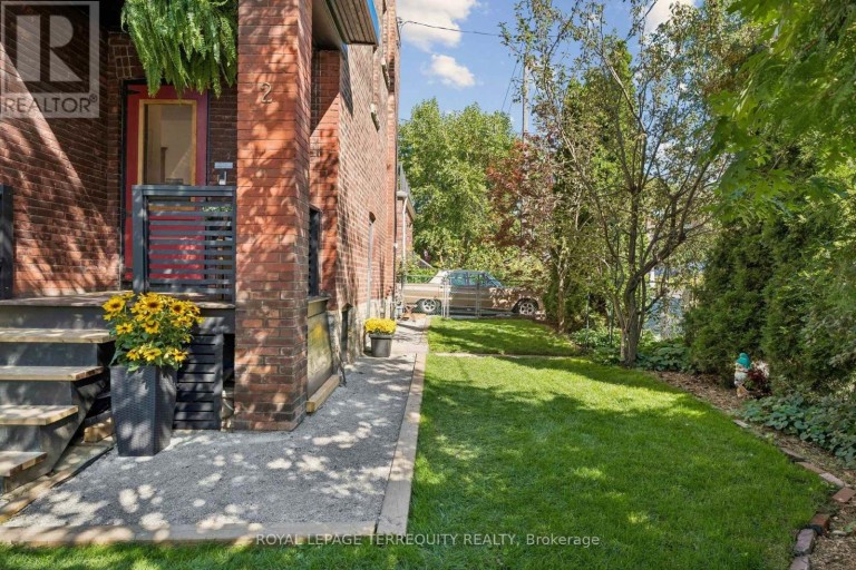 2 WRIGHT AVENUE, Toronto (Roncesvalles), Ontario, M6R1K8
