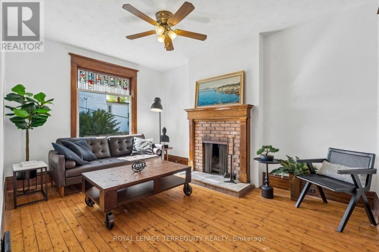 2 WRIGHT AVENUE, Toronto (Roncesvalles), Ontario, M6R1K8