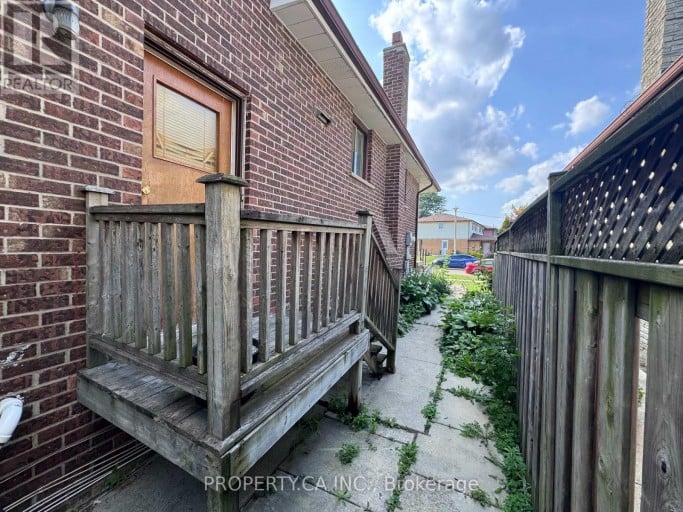 11 NANCY MCCREDIE DRIVE, Brampton (Brampton West), Ontario, L6X2N4