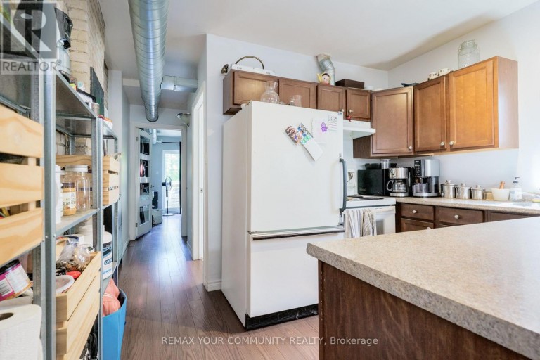 359 RONCESVALLES AVENUE, Toronto (Roncesvalles), Ontario, M6R2M8