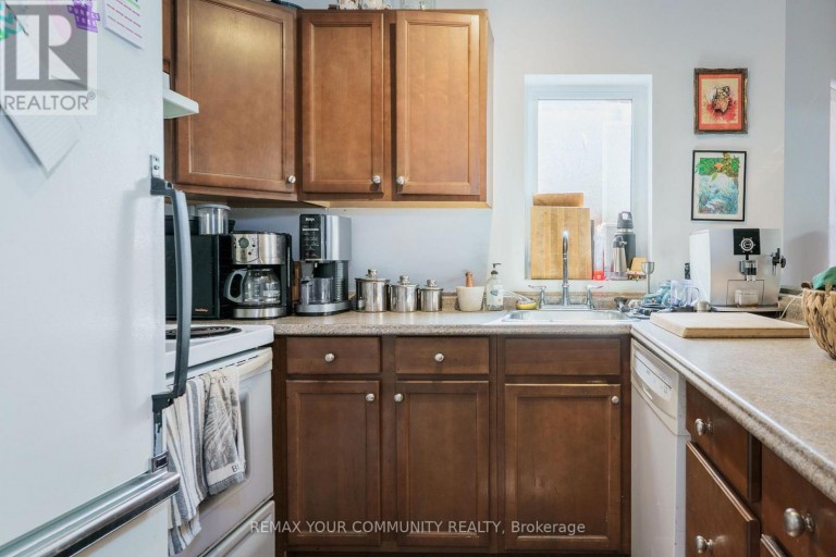 359 RONCESVALLES AVENUE, Toronto (Roncesvalles), Ontario, M6R2M8