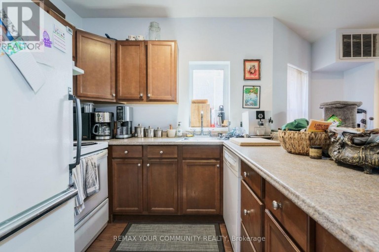 359 RONCESVALLES AVENUE, Toronto (Roncesvalles), Ontario, M6R2M8