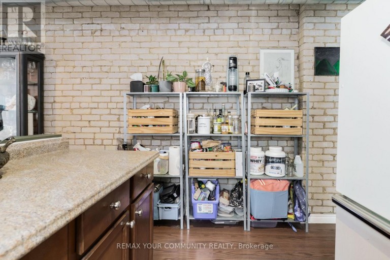 359 RONCESVALLES AVENUE, Toronto (Roncesvalles), Ontario, M6R2M8