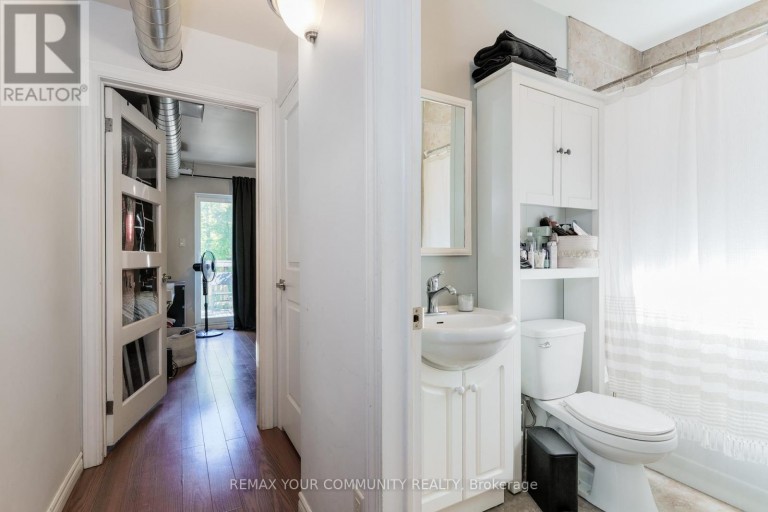 359 RONCESVALLES AVENUE, Toronto (Roncesvalles), Ontario, M6R2M8