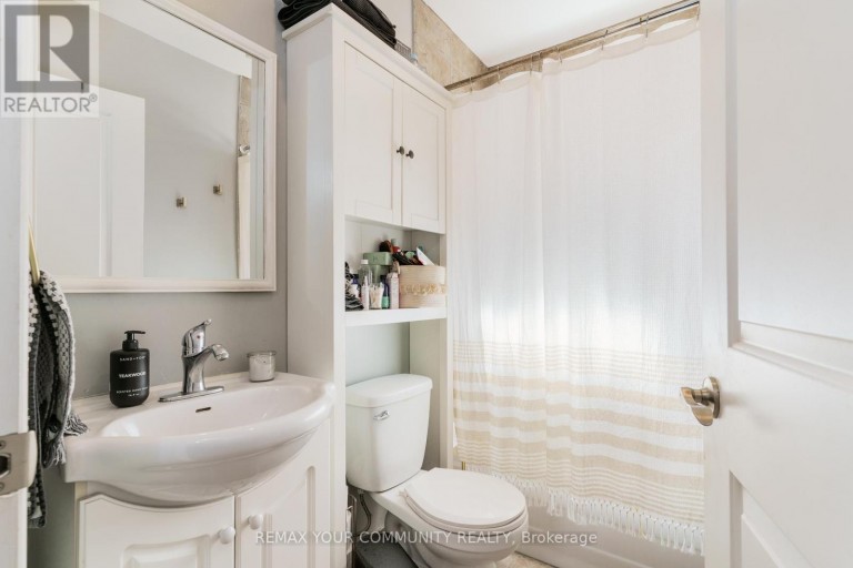 359 RONCESVALLES AVENUE, Toronto (Roncesvalles), Ontario, M6R2M8