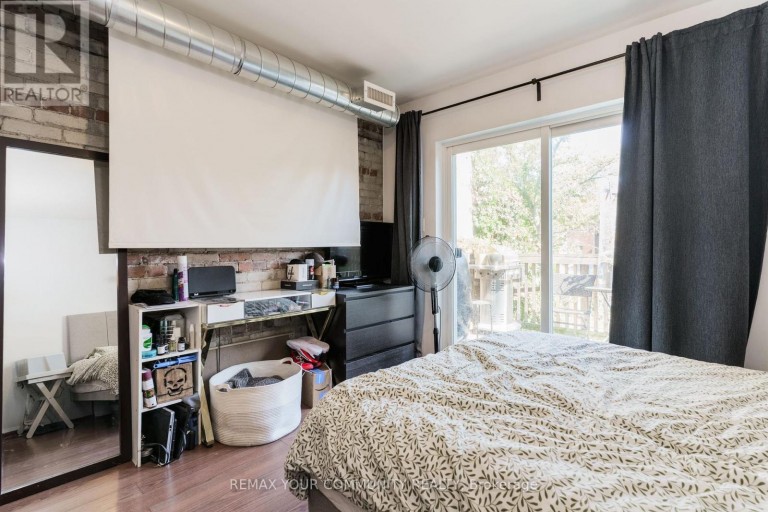 359 RONCESVALLES AVENUE, Toronto (Roncesvalles), Ontario, M6R2M8