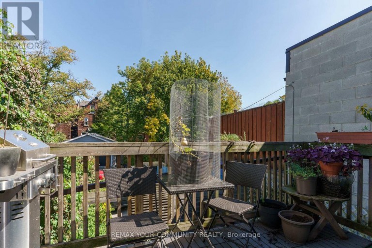 359 RONCESVALLES AVENUE, Toronto (Roncesvalles), Ontario, M6R2M8