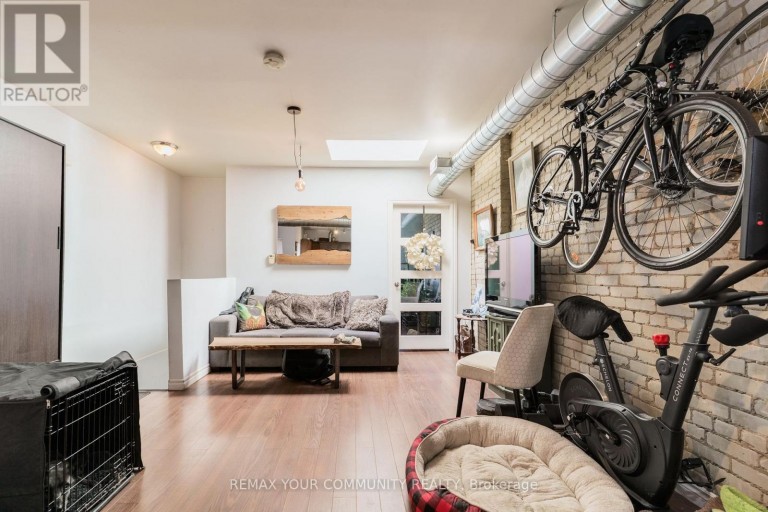 359 RONCESVALLES AVENUE, Toronto (Roncesvalles), Ontario, M6R2M8