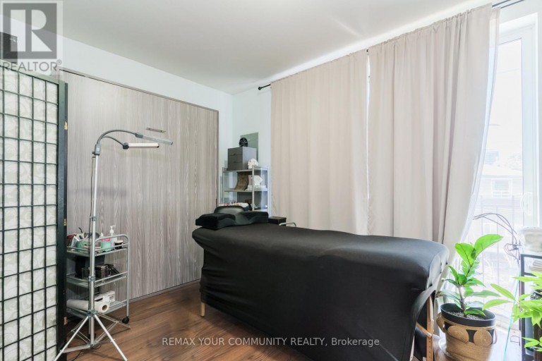 359 RONCESVALLES AVENUE, Toronto (Roncesvalles), Ontario, M6R2M8