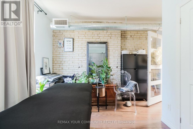 359 RONCESVALLES AVENUE, Toronto (Roncesvalles), Ontario, M6R2M8