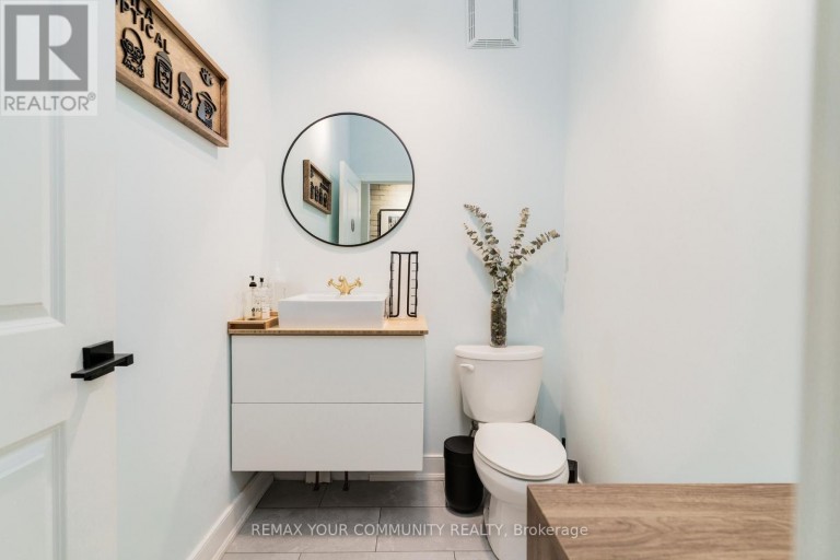 359 RONCESVALLES AVENUE, Toronto (Roncesvalles), Ontario, M6R2M8