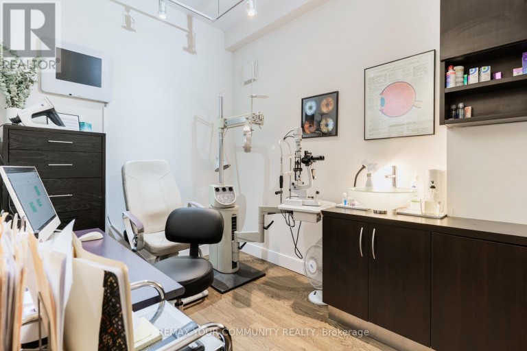 359 RONCESVALLES AVENUE, Toronto (Roncesvalles), Ontario, M6R2M8