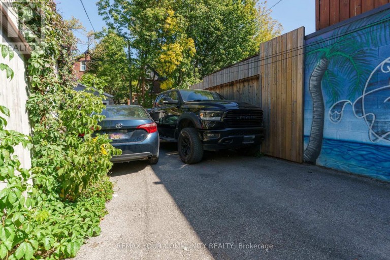 359 RONCESVALLES AVENUE, Toronto (Roncesvalles), Ontario, M6R2M8