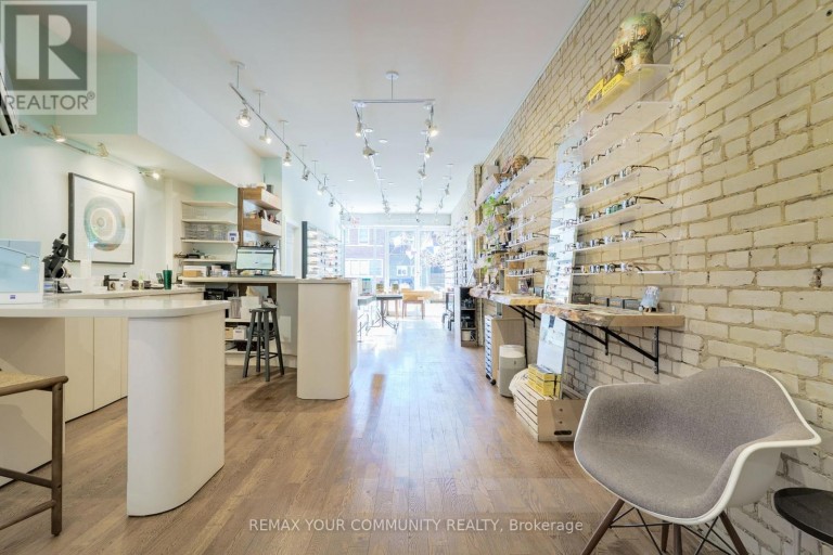 359 RONCESVALLES AVENUE, Toronto (Roncesvalles), Ontario, M6R2M8