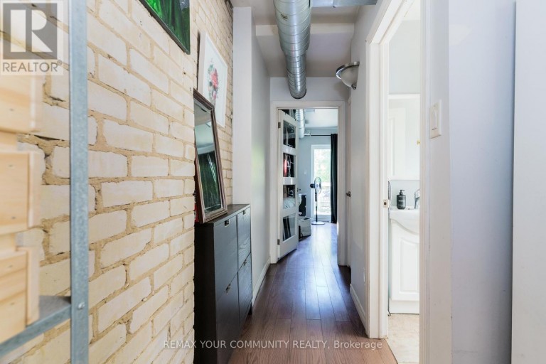 359 RONCESVALLES AVENUE, Toronto (Roncesvalles), Ontario, M6R2M8