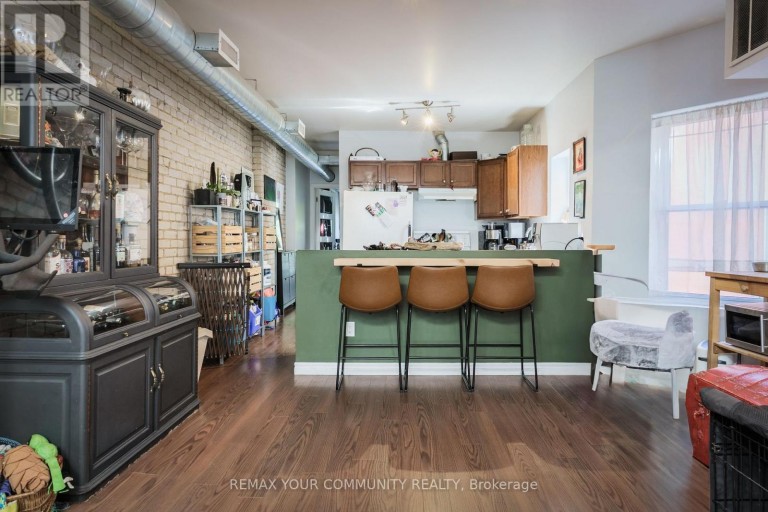 359 RONCESVALLES AVENUE, Toronto (Roncesvalles), Ontario, M6R2M8
