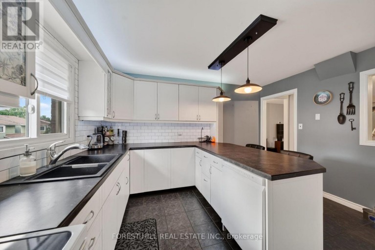 9 - 25 DEER RUN CRESCENT, Bradford West Gwillimbury (Bradford), Ontario, L3Z1N1