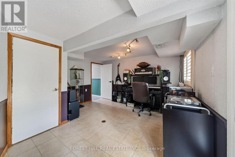 9 - 25 DEER RUN CRESCENT, Bradford West Gwillimbury (Bradford), Ontario, L3Z1N1