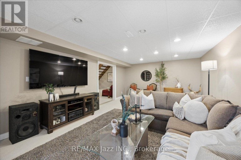 140 TAYLORWOOD COURT, Oshawa (Samac), Ontario, L1G7V7