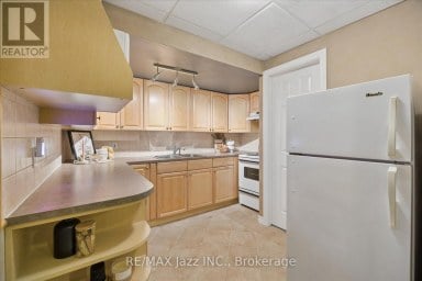 140 TAYLORWOOD COURT Oshawa (Samac) Ontario photo 32