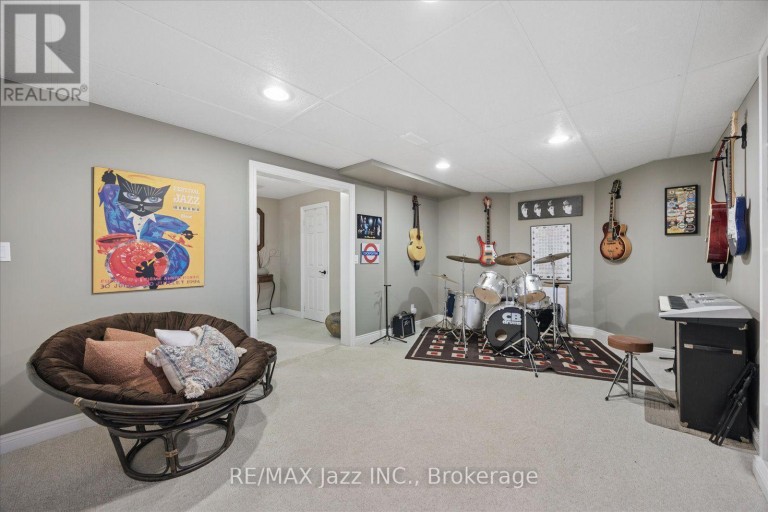 140 TAYLORWOOD COURT, Oshawa (Samac), Ontario, L1G7V7