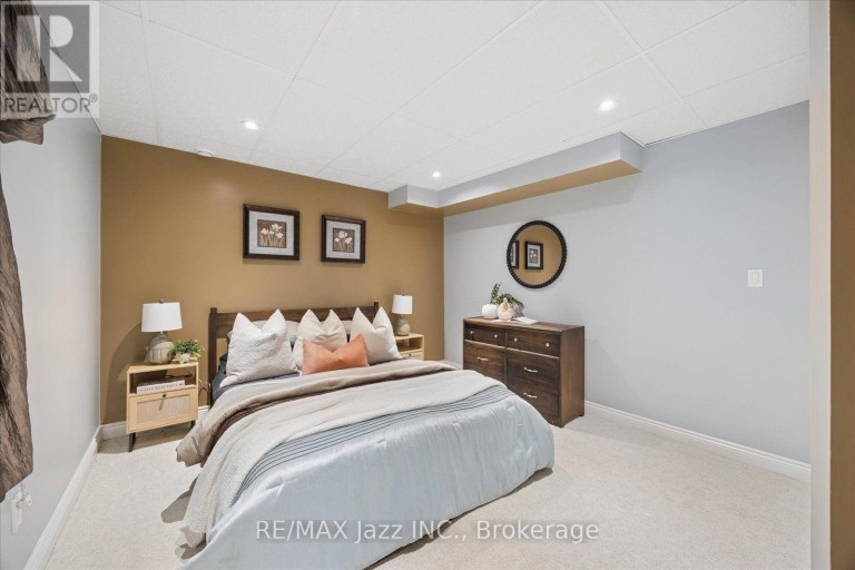 140 TAYLORWOOD COURT, Oshawa (Samac), Ontario, L1G7V7