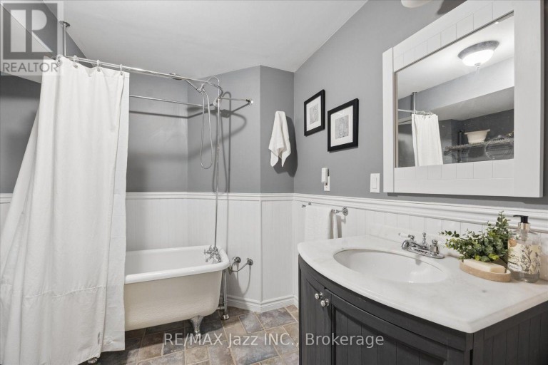 140 TAYLORWOOD COURT, Oshawa (Samac), Ontario, L1G7V7