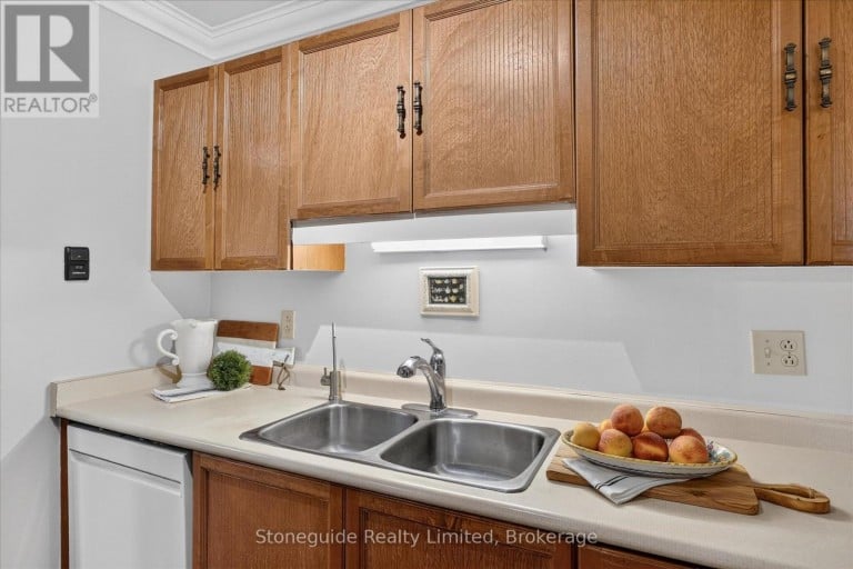 1185 HUNTINGTON CIRCLE, Peterborough (Otonabee Ward 1), Ontario, K9K2B9