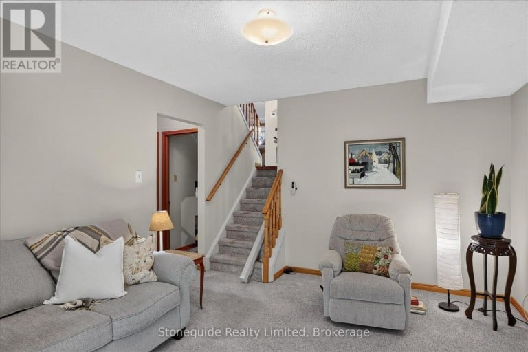 1185 HUNTINGTON CIRCLE, Peterborough (Otonabee Ward 1), Ontario, K9K2B9