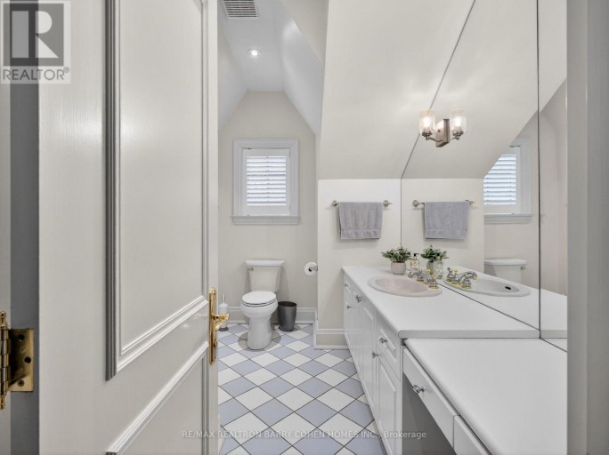 17 BAYVIEW RIDGE, Toronto (Bridle Path-Sunnybrook-York Mills), Ontario, M2L1E3