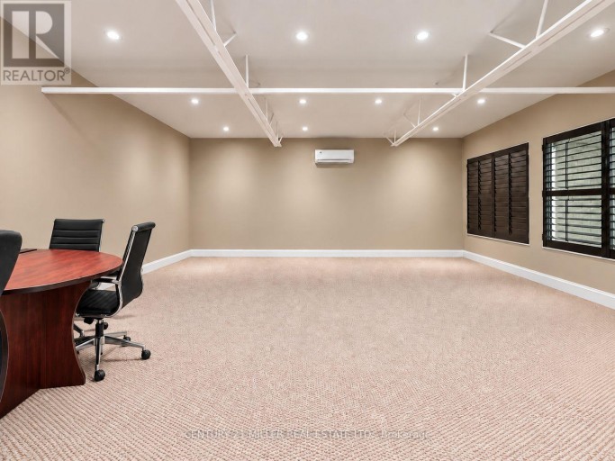 4 CARSON COURT, Brampton (Bramalea South Industrial), Ontario, L6T4P8