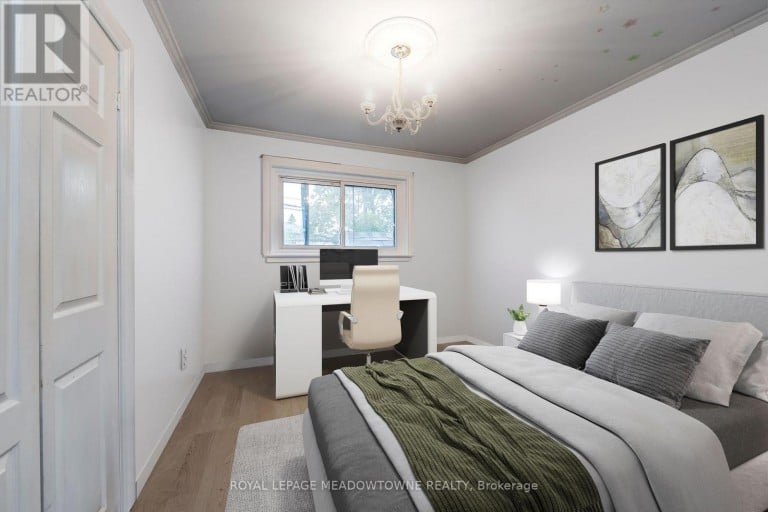 8 MIDHURST DRIVE, Toronto (West Humber-Clairville), Ontario, M9V1Z7