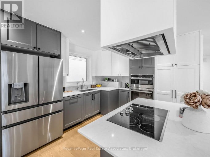 25 TREEVIEW DRIVE, Toronto (Alderwood), Ontario, M8W4B8
