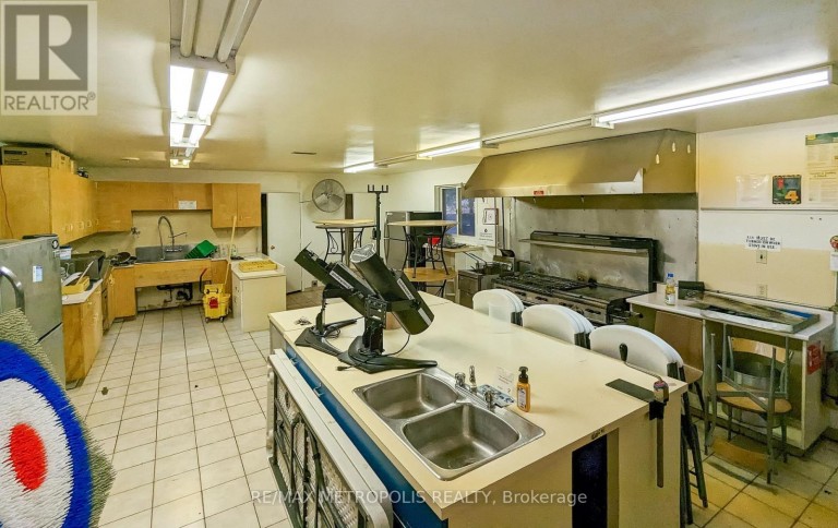 2505 LONDON LINE, Sarnia, Ontario, N7T7H2