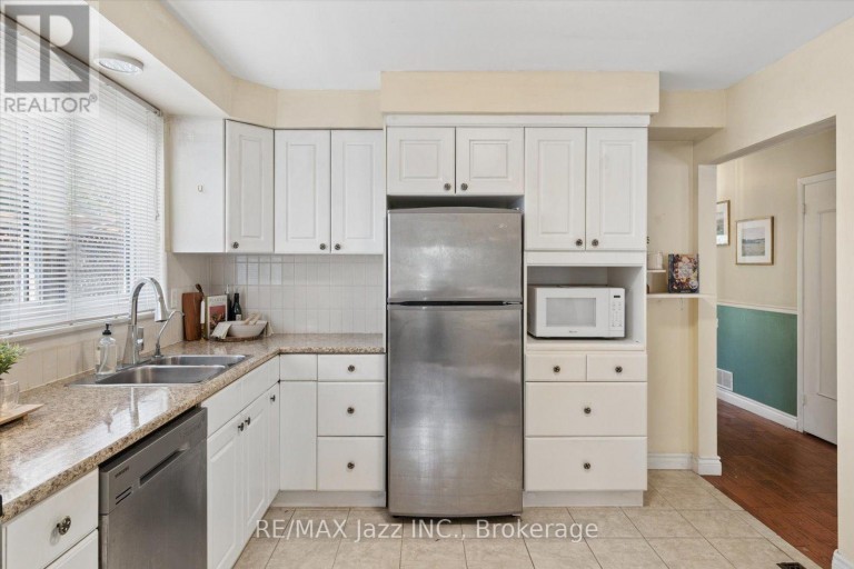241 VIEWMOUNT STREET, Oshawa (Donevan), Ontario, L1H7C2