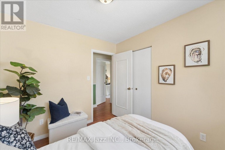 241 VIEWMOUNT STREET, Oshawa (Donevan), Ontario, L1H7C2