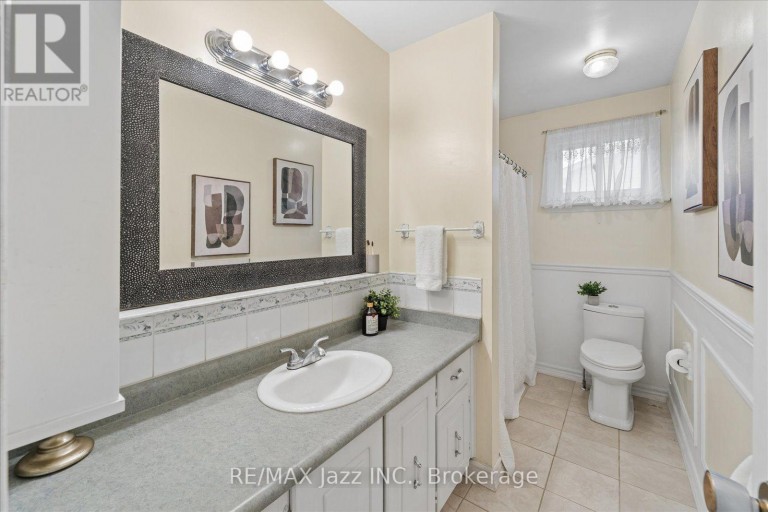 241 VIEWMOUNT STREET, Oshawa (Donevan), Ontario, L1H7C2