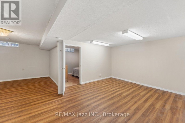 241 VIEWMOUNT STREET, Oshawa (Donevan), Ontario, L1H7C2