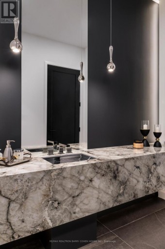 45 PARK LANE CIRCLE, Toronto (Bridle Path-Sunnybrook-York Mills), Ontario, M3C2N3