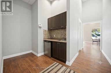 2 - 16 SIMS CRESCENT Richmond Hill (Beaver Creek Business Park) Ontario photo 12