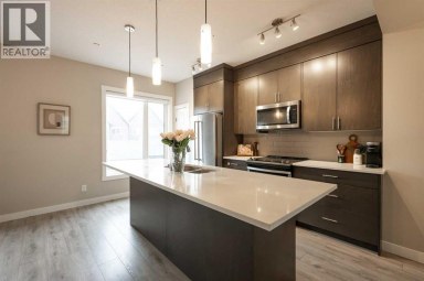 156 Livingston Common NE Calgary Alberta photo 1